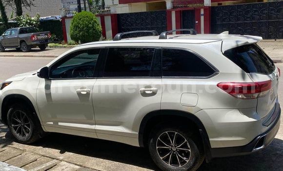 Sayi Na hannu Toyota Highlander White Mota in Douala a Ƙasar Kamaru Sayi Na hannu Toyota Highlander White Mota in Douala a Ƙasar Kamaru