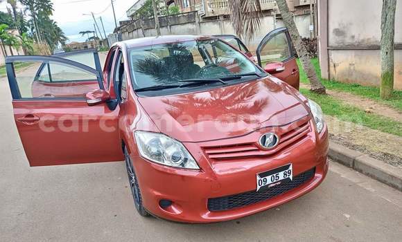 Sayi Na hannu Toyota Auris Red Mota in Yaounde a Babban Kamaru