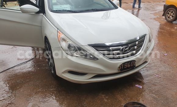Sayi Na hannu Hyundai Sonata White Mota in Yaounde a Babban Kamaru Sayi Na hannu Hyundai Sonata White Mota in Yaounde a Babban Kamaru
