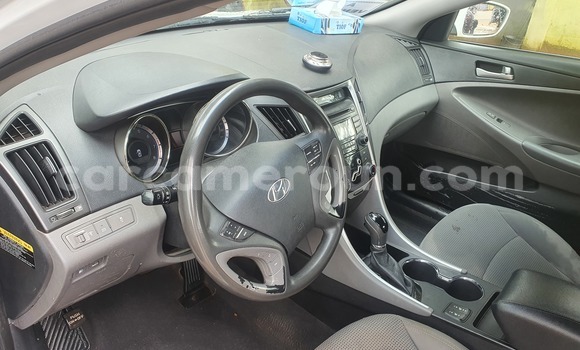 Sayi Na hannu Hyundai Sonata White Mota in Yaounde a Babban Kamaru Sayi Na hannu Hyundai Sonata White Mota in Yaounde a Babban Kamaru