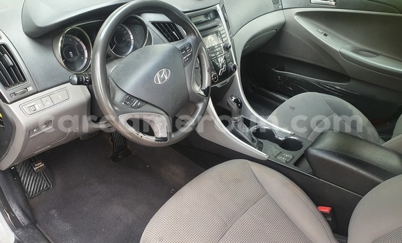 Sayi Na hannu Hyundai Sonata White Mota in Yaounde a Babban Kamaru Sayi Na hannu Hyundai Sonata White Mota in Yaounde a Babban Kamaru