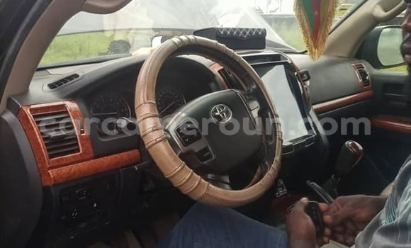 Acheter Occasion Voiture Toyota Land Cruiser Noir à Yaoundé, Central Cameroon Acheter Occasion Voiture Toyota Land Cruiser Noir à Yaoundé, Central Cameroon