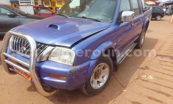 Sayi Na hannu Mitsubishi L200 Blue Mota in Yaounde a Babban Kamaru