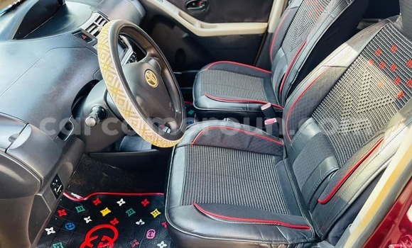 Sayi Na hannu Toyota Yaris Red Mota in Yaounde a Babban Kamaru Sayi Na hannu Toyota Yaris Red Mota in Yaounde a Babban Kamaru