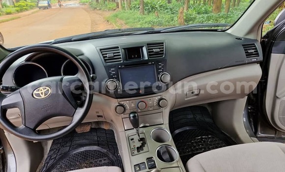 Sayi Na hannu Toyota Highlander Sauran Mota in Yaounde a Babban Kamaru Sayi Na hannu Toyota Highlander Sauran Mota in Yaounde a Babban Kamaru