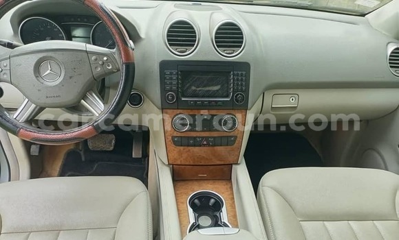 Sayi Na hannu Toyota Altis Sauran Mota in Yaounde a Babban Kamaru Sayi Na hannu Toyota Altis Sauran Mota in Yaounde a Babban Kamaru