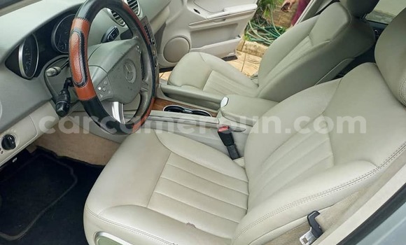 Sayi Na hannu Toyota Altis Sauran Mota in Yaounde a Babban Kamaru Sayi Na hannu Toyota Altis Sauran Mota in Yaounde a Babban Kamaru