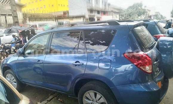 Sayi Na hannu Toyota RAV4 Blue Mota in Yaounde a Babban Kamaru Sayi Na hannu Toyota RAV4 Blue Mota in Yaounde a Babban Kamaru