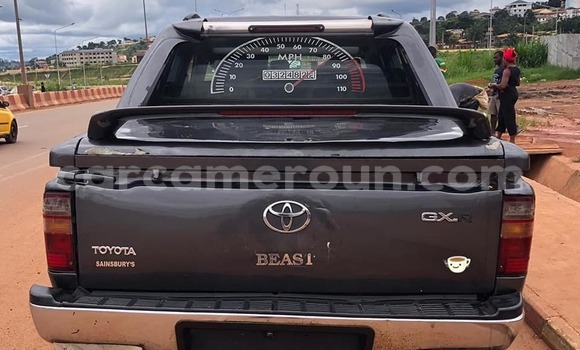 Sayi Na hannu Toyota Hilux Black Mota in Yaounde a Babban Kamaru Sayi Na hannu Toyota Hilux Black Mota in Yaounde a Babban Kamaru