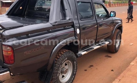 Sayi Na hannu Toyota Hilux Black Mota in Yaounde a Babban Kamaru Sayi Na hannu Toyota Hilux Black Mota in Yaounde a Babban Kamaru