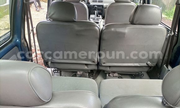 Sayi Na hannu Nissan Serena Blue Mota in Douala a Ƙasar Kamaru Sayi Na hannu Nissan Serena Blue Mota in Douala a Ƙasar Kamaru