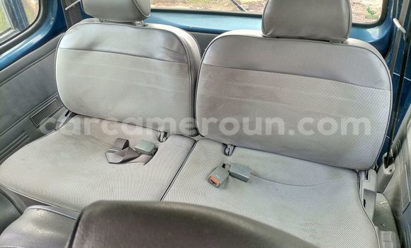 Sayi Na hannu Nissan Serena Blue Mota in Douala a Ƙasar Kamaru Sayi Na hannu Nissan Serena Blue Mota in Douala a Ƙasar Kamaru