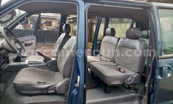 Sayi Na hannu Nissan Serena Blue Mota in Douala a Ƙasar Kamaru Sayi Na hannu Nissan Serena Blue Mota in Douala a Ƙasar Kamaru