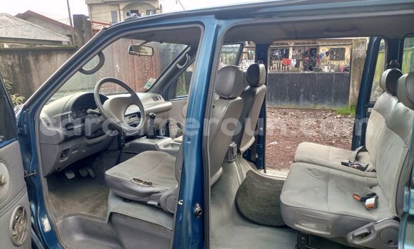 Sayi Na hannu Nissan Serena Blue Mota in Douala a Ƙasar Kamaru Sayi Na hannu Nissan Serena Blue Mota in Douala a Ƙasar Kamaru