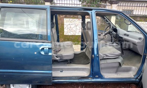 Sayi Na hannu Nissan Serena Blue Mota in Douala a Ƙasar Kamaru Sayi Na hannu Nissan Serena Blue Mota in Douala a Ƙasar Kamaru