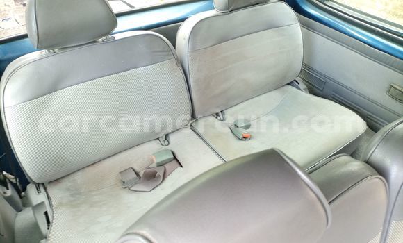 Sayi Na hannu Nissan Serena Blue Mota in Douala a Ƙasar Kamaru Sayi Na hannu Nissan Serena Blue Mota in Douala a Ƙasar Kamaru