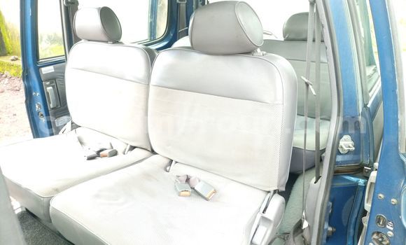 Sayi Na hannu Nissan Serena Blue Mota in Douala a Ƙasar Kamaru Sayi Na hannu Nissan Serena Blue Mota in Douala a Ƙasar Kamaru