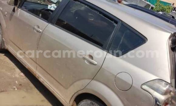 Sayi Na hannu Toyota Corolla Sauran Mota in Douala a Ƙasar Kamaru Sayi Na hannu Toyota Corolla Sauran Mota in Douala a Ƙasar Kamaru