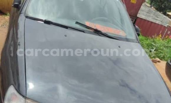 Sayi Na hannu Toyota Carina E Sauran Mota in Douala a Ƙasar Kamaru