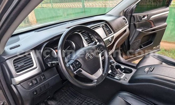 Acheter Occasion Voiture Toyota Highlander Noir à Yaoundé, Central Cameroon Acheter Occasion Voiture Toyota Highlander Noir à Yaoundé, Central Cameroon