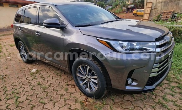 Acheter Occasion Voiture Toyota Highlander Noir à Yaoundé, Central Cameroon Acheter Occasion Voiture Toyota Highlander Noir à Yaoundé, Central Cameroon