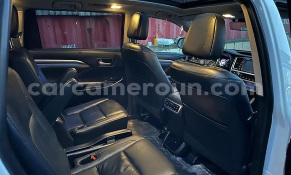 Acheter Occasion Voiture Toyota Highlander Blanc à Douala, Littoral Cameroon Acheter Occasion Voiture Toyota Highlander Blanc à Douala, Littoral Cameroon