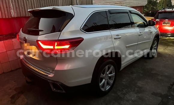 Acheter Occasion Voiture Toyota Highlander Blanc à Douala, Littoral Cameroon Acheter Occasion Voiture Toyota Highlander Blanc à Douala, Littoral Cameroon