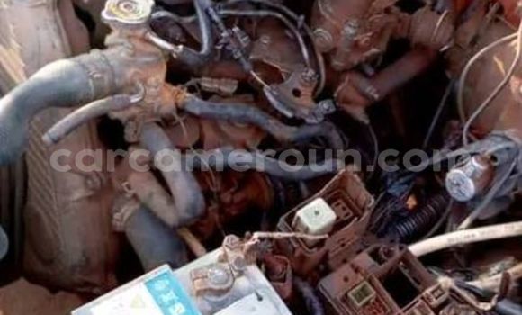 Sayi Na hannu Toyota Hilux Red Mota in Douala a Ƙasar Kamaru Sayi Na hannu Toyota Hilux Red Mota in Douala a Ƙasar Kamaru