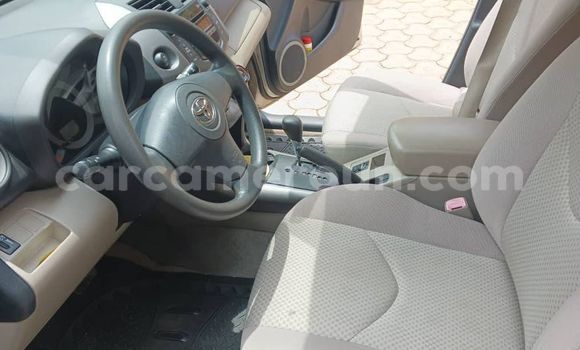 Sayi Na hannu Toyota RAV4 Sauran Mota in Yaounde a Babban Kamaru Sayi Na hannu Toyota RAV4 Sauran Mota in Yaounde a Babban Kamaru
