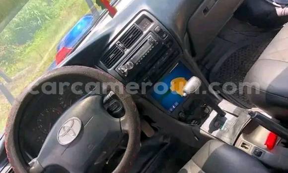 Sayi Na hannu Toyota Kruger Blue Mota in Douala a Ƙasar Kamaru Sayi Na hannu Toyota Kruger Blue Mota in Douala a Ƙasar Kamaru