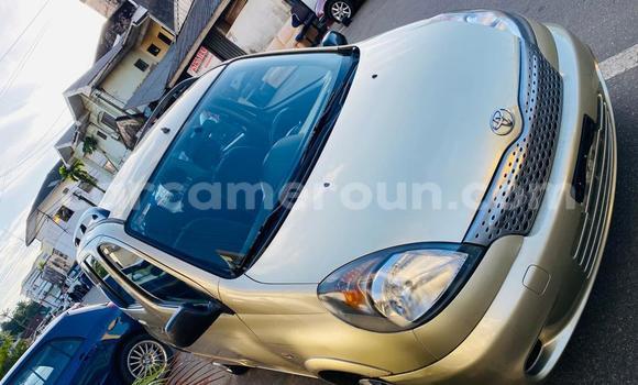 Sayi Imported Toyota Yaris Verso M Mota in Douala a Ƙasar Kamaru