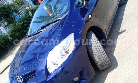Sayi Imported Toyota Auris Blue Mota in Douala a Ƙasar Kamaru