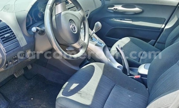 Sayi Imported Toyota Auris Blue Mota in Douala a Ƙasar Kamaru Sayi Imported Toyota Auris Blue Mota in Douala a Ƙasar Kamaru