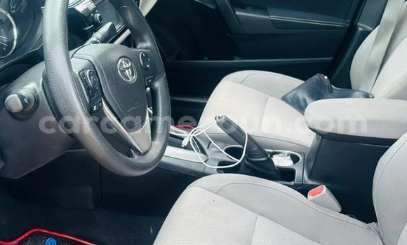 Sayi Na hannu Toyota Corolla Black Mota in Yaounde a Babban Kamaru Sayi Na hannu Toyota Corolla Black Mota in Yaounde a Babban Kamaru