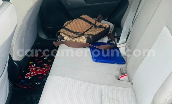Sayi Na hannu Toyota Corolla Black Mota in Yaounde a Babban Kamaru Sayi Na hannu Toyota Corolla Black Mota in Yaounde a Babban Kamaru
