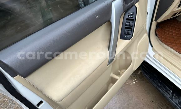 Sayi Na hannu Toyota Land Cruiser Prado White Mota in Yaounde a Babban Kamaru Sayi Na hannu Toyota Land Cruiser Prado White Mota in Yaounde a Babban Kamaru