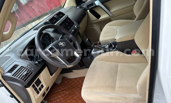 Sayi Na hannu Toyota Land Cruiser Prado White Mota in Yaounde a Babban Kamaru Sayi Na hannu Toyota Land Cruiser Prado White Mota in Yaounde a Babban Kamaru