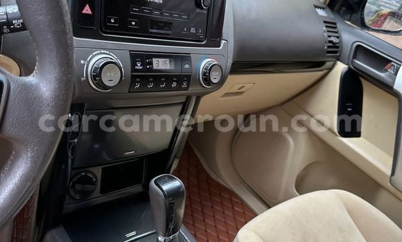 Sayi Na hannu Toyota Land Cruiser Prado White Mota in Yaounde a Babban Kamaru Sayi Na hannu Toyota Land Cruiser Prado White Mota in Yaounde a Babban Kamaru