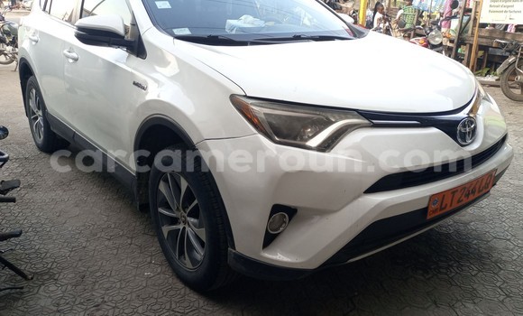 Buy Used Toyota RAV4 White Car in Douala in Littoral Cameroon Buy Used Toyota RAV4 White Car in Douala in Littoral Cameroon
