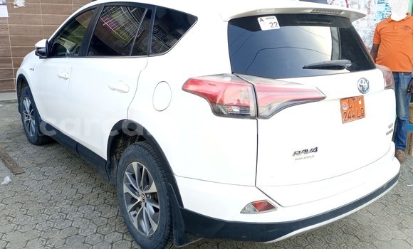 Buy Used Toyota RAV4 White Car in Douala in Littoral Cameroon Buy Used Toyota RAV4 White Car in Douala in Littoral Cameroon