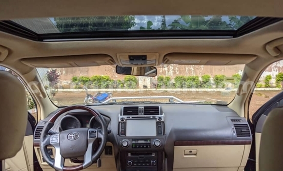 Sayi Na hannu Toyota Land Cruiser Prado Black Mota in Yaounde a Babban Kamaru Sayi Na hannu Toyota Land Cruiser Prado Black Mota in Yaounde a Babban Kamaru