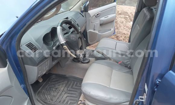 Sayi Na hannu Toyota Hilux Blue Mota in Yaounde a Babban Kamaru Sayi Na hannu Toyota Hilux Blue Mota in Yaounde a Babban Kamaru