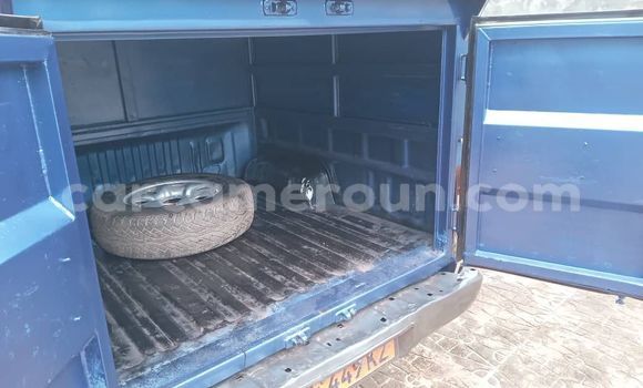 Sayi Na hannu Toyota Hilux Blue Mota in Yaounde a Babban Kamaru Sayi Na hannu Toyota Hilux Blue Mota in Yaounde a Babban Kamaru