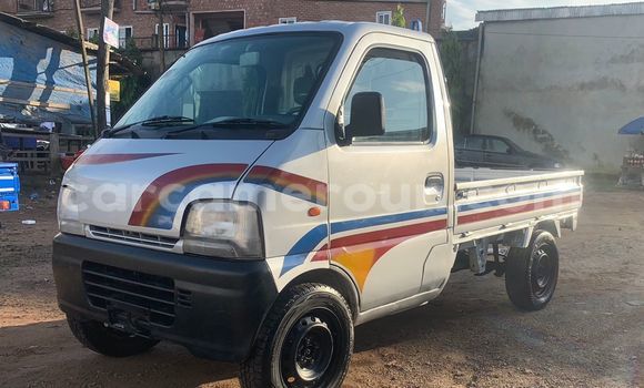 Sayi Na hannu Suzuki Carry Azurfa Babbar mota in Douala a Ƙasar Kamaru