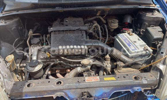 Sayi Na hannu Toyota Yaris Blue Mota in Yaounde a Babban Kamaru Sayi Na hannu Toyota Yaris Blue Mota in Yaounde a Babban Kamaru