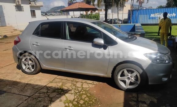 Sayi Na hannu Toyota Auris Azurfa Mota in Yaounde a Babban Kamaru Sayi Na hannu Toyota Auris Azurfa Mota in Yaounde a Babban Kamaru