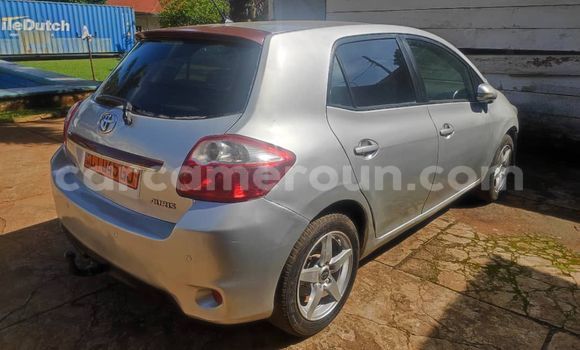 Sayi Na hannu Toyota Auris Azurfa Mota in Yaounde a Babban Kamaru Sayi Na hannu Toyota Auris Azurfa Mota in Yaounde a Babban Kamaru