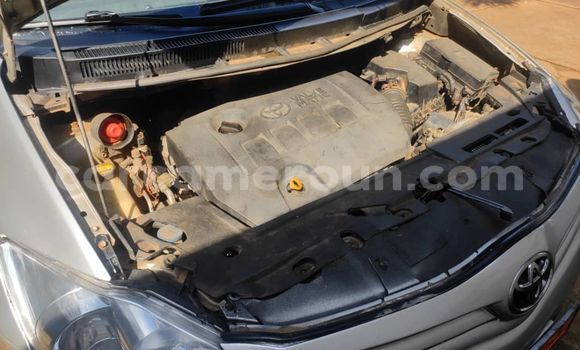 Sayi Na hannu Toyota Auris Azurfa Mota in Yaounde a Babban Kamaru Sayi Na hannu Toyota Auris Azurfa Mota in Yaounde a Babban Kamaru