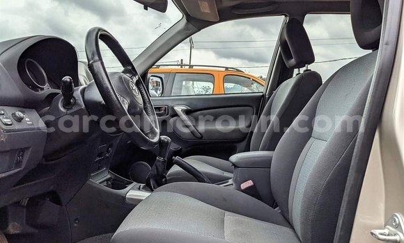 Acheter Occasion Voiture Toyota RAV4 Marron à Yaoundé, Central Cameroon Acheter Occasion Voiture Toyota RAV4 Marron à Yaoundé, Central Cameroon