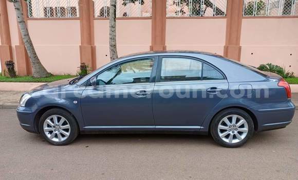 Sayi Na hannu Toyota Avensis Blue Mota in Yaounde a Babban Kamaru Sayi Na hannu Toyota Avensis Blue Mota in Yaounde a Babban Kamaru